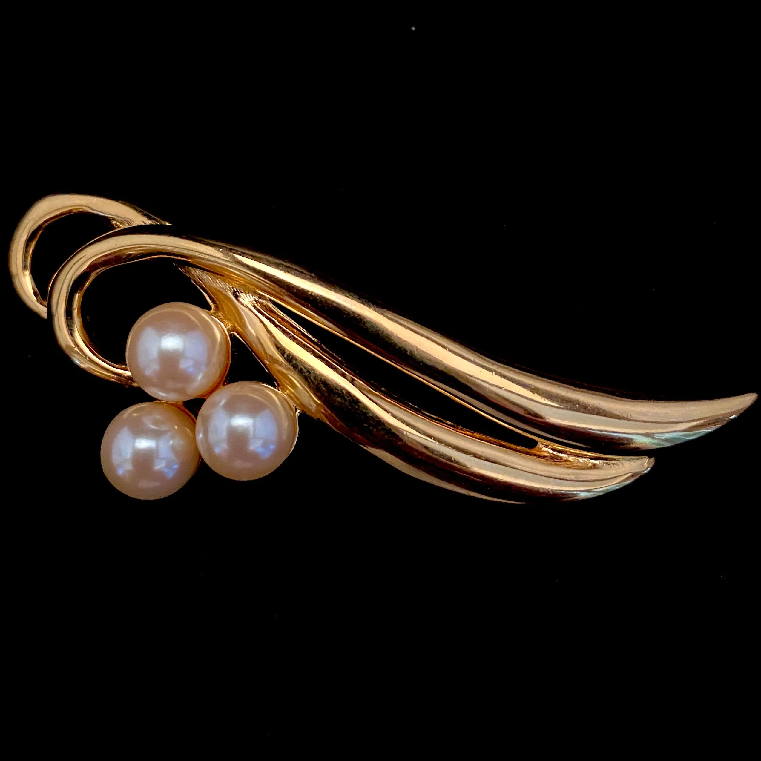 1980s Richelieu Gold & Pearl Brooch