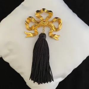 1991 Avon Touch of Tassel Brooch