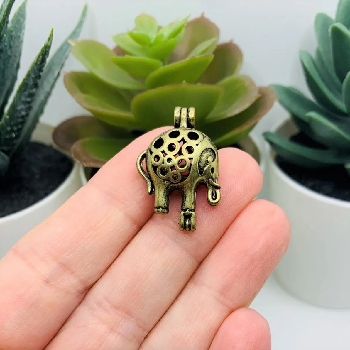 4 or 20 Pieces: Bronze Elephant Bead Diffuser Lockets