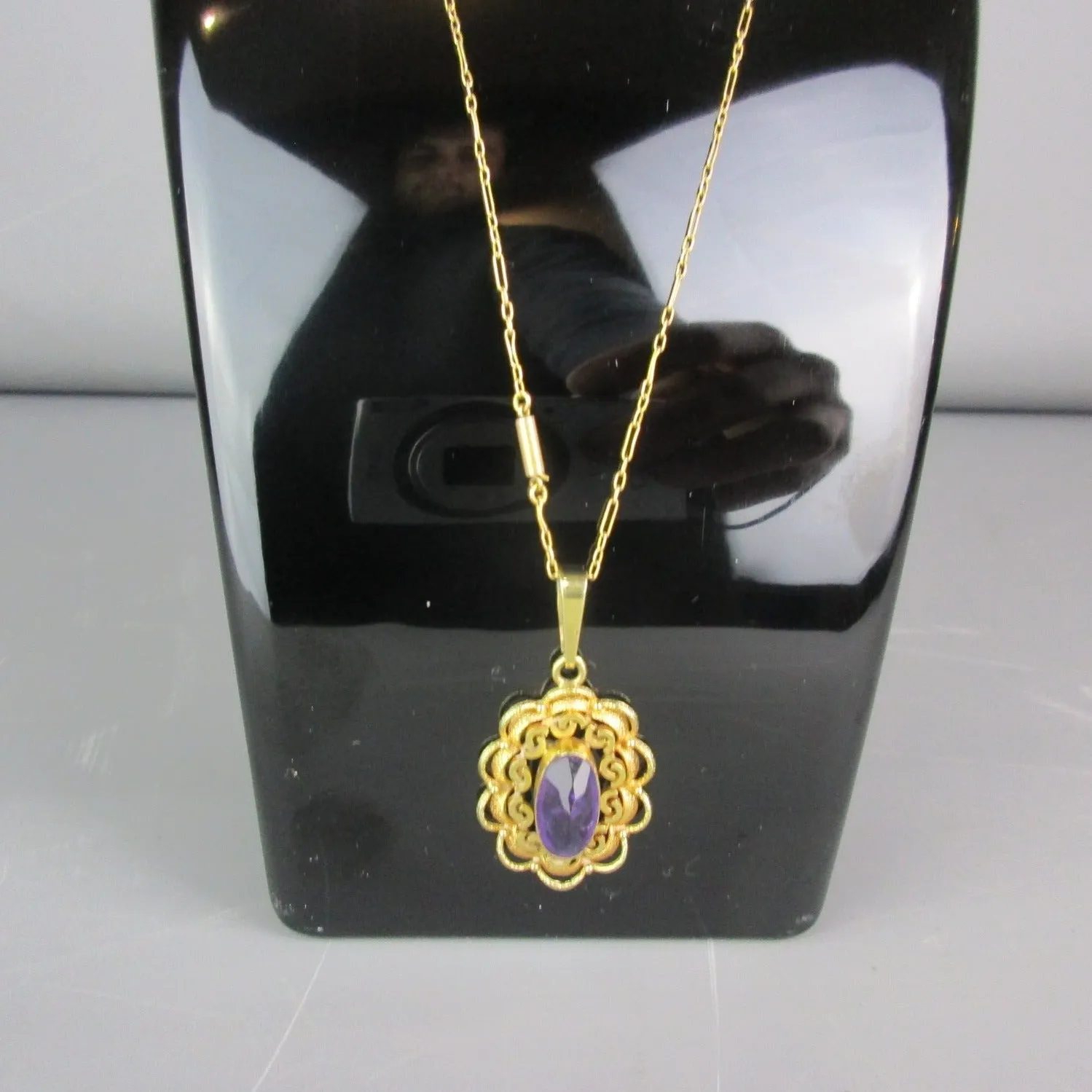 9K Gold Amethyst Stone Floral Pendant Necklace Vintage c1980