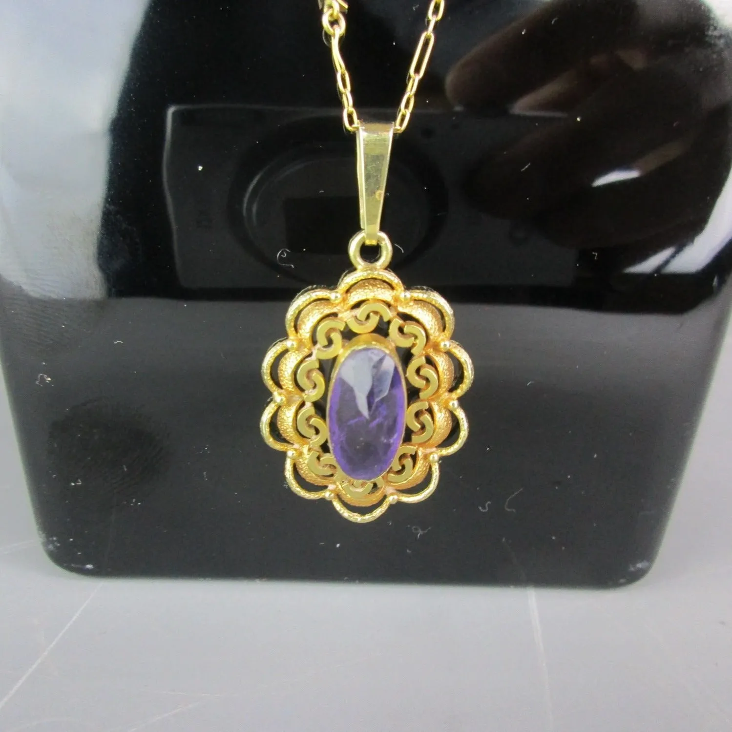 9K Gold Amethyst Stone Floral Pendant Necklace Vintage c1980