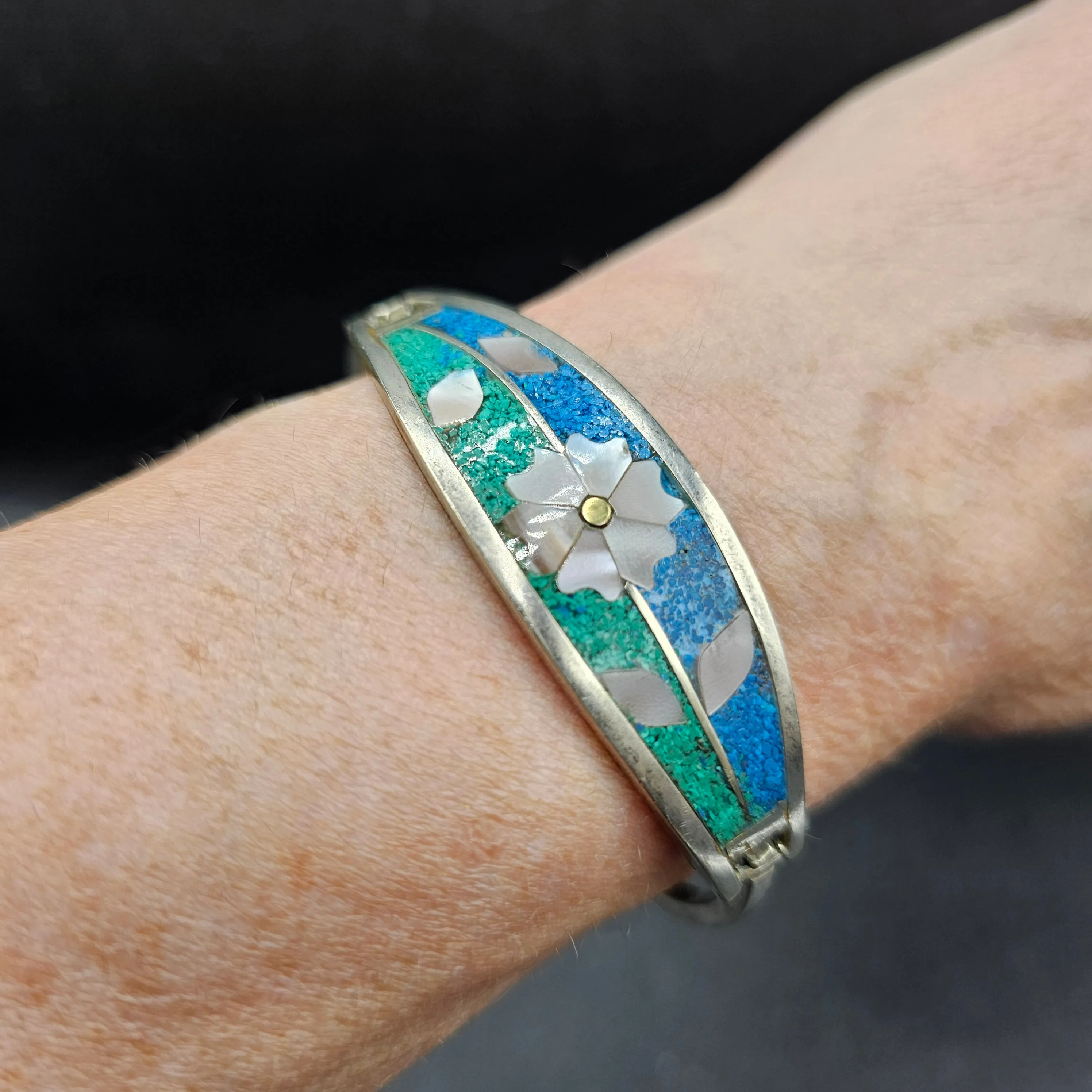 Alpaca 925 Silver Inlaid Shell Bangle with Clip Closure