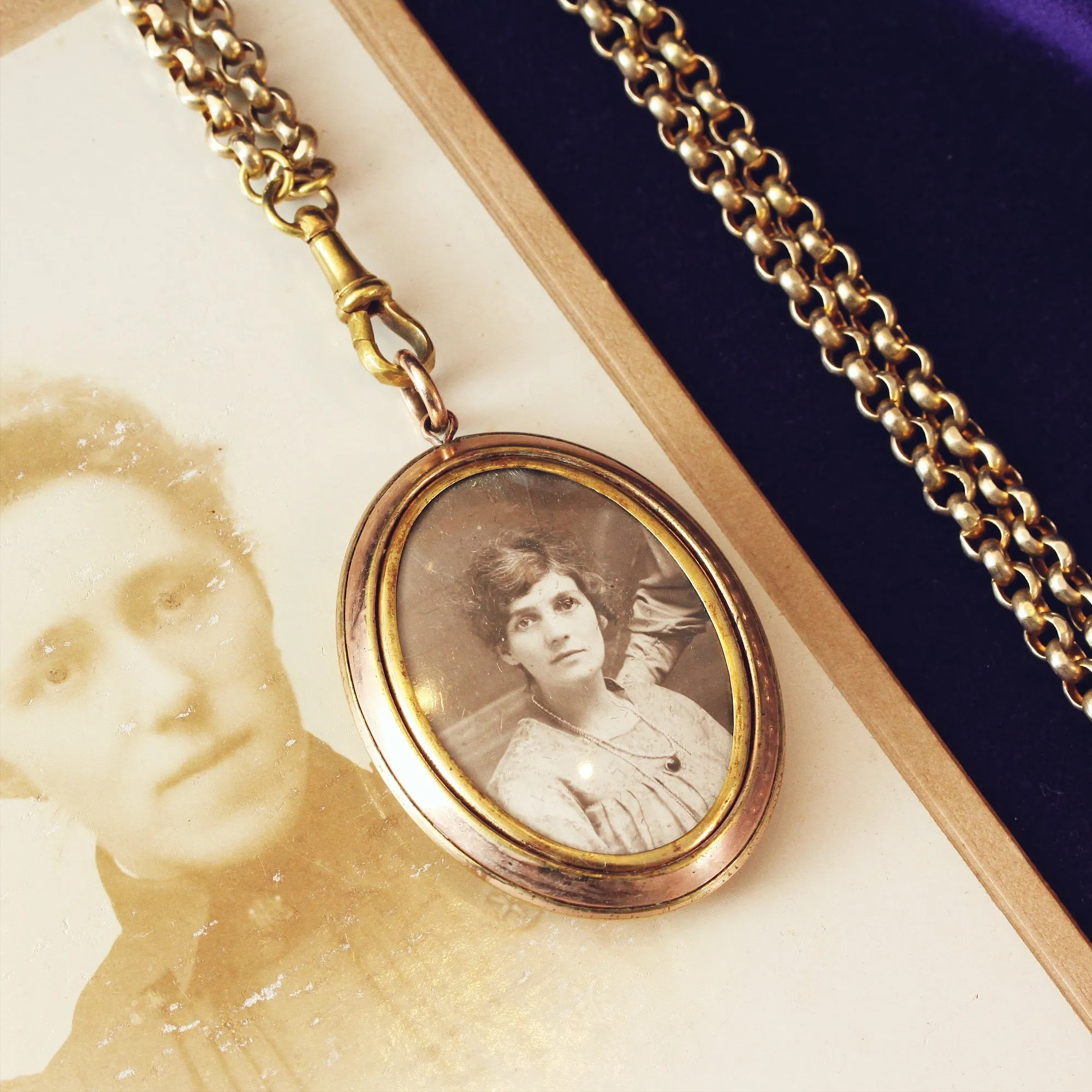 Antique Victorian Locket & Chain