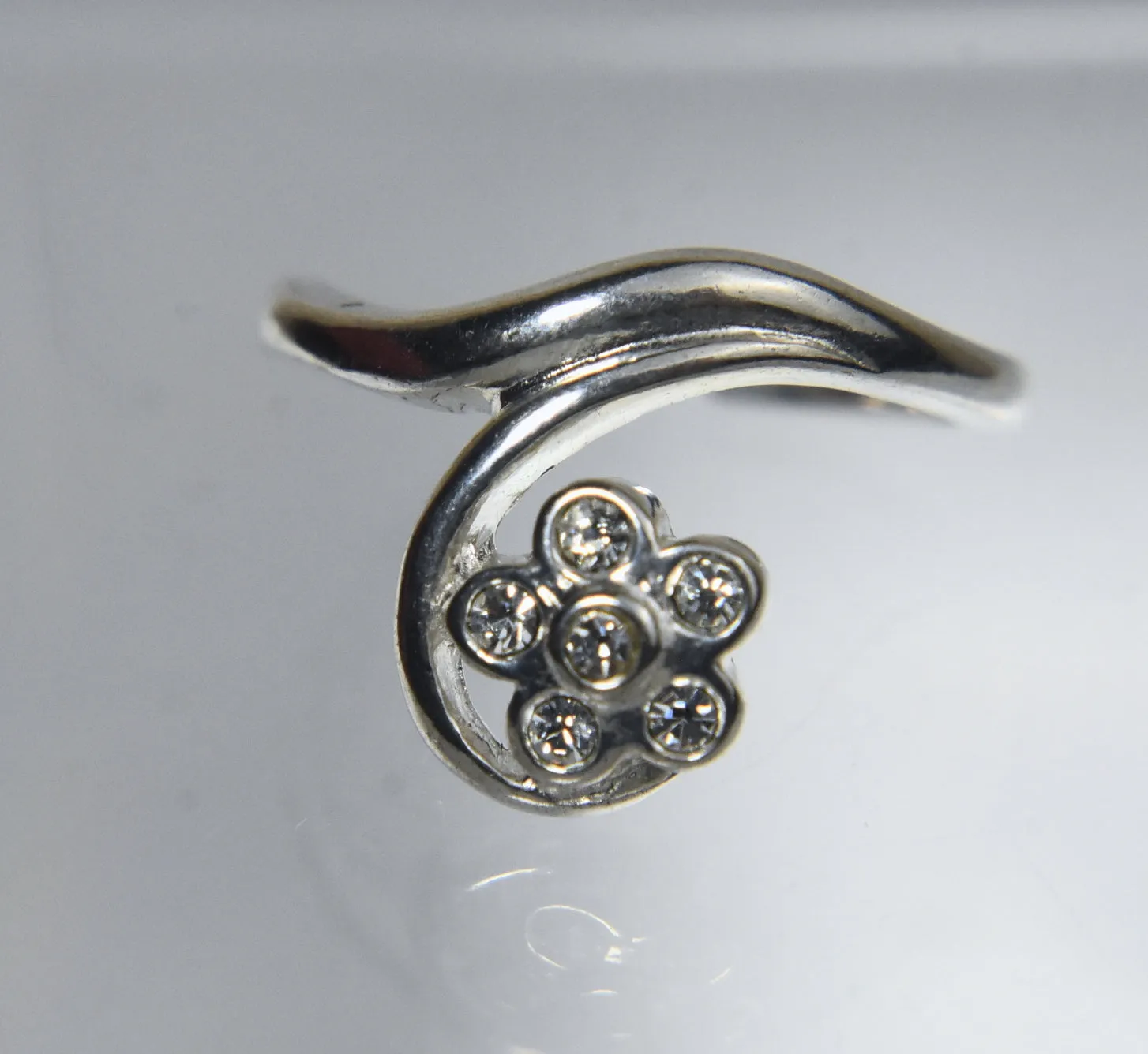 Avon - Sterling Silver Flower Crystal Expandable Toe Ring - Size 1 