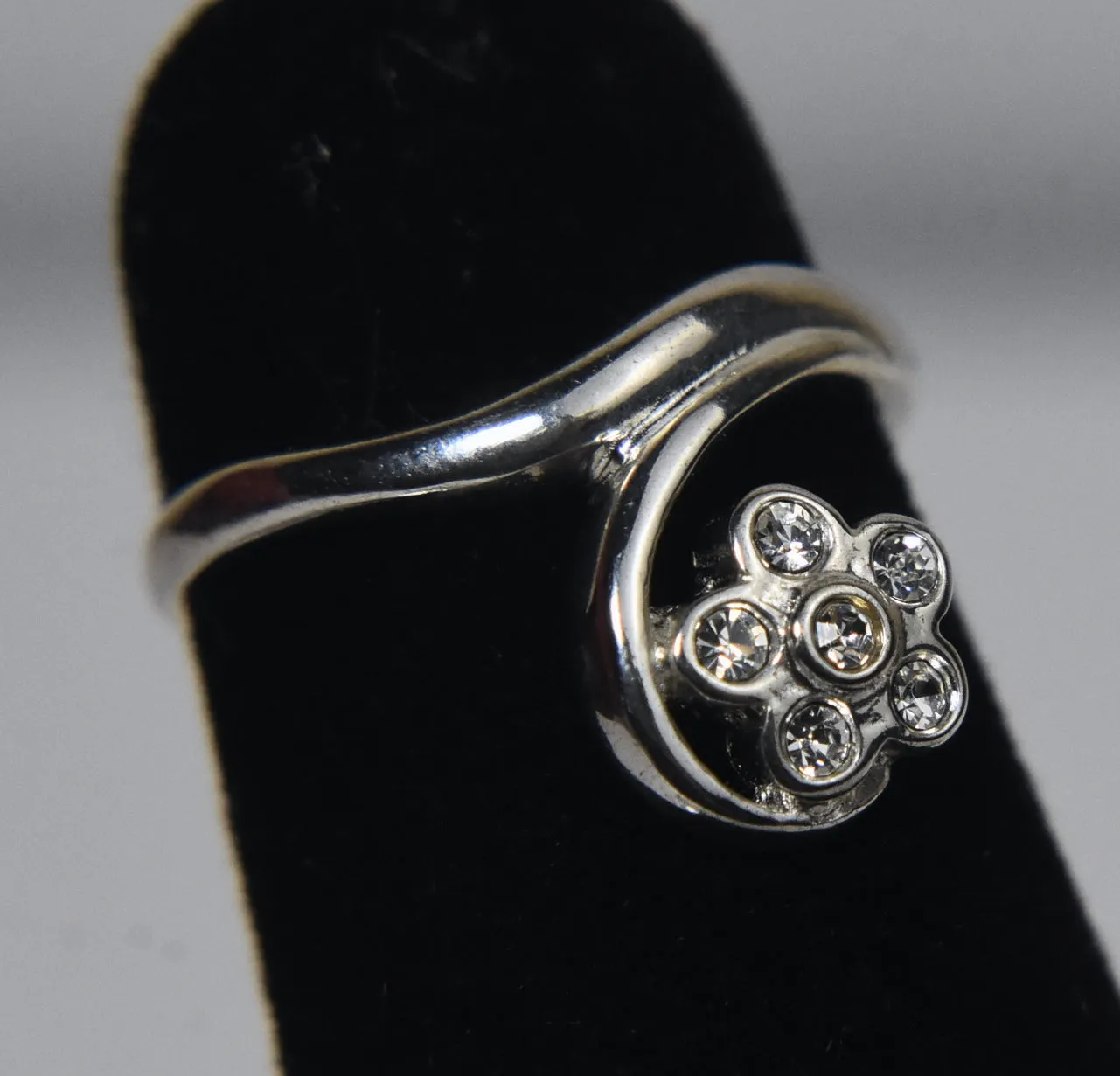 Avon - Sterling Silver Flower Crystal Expandable Toe Ring - Size 1 