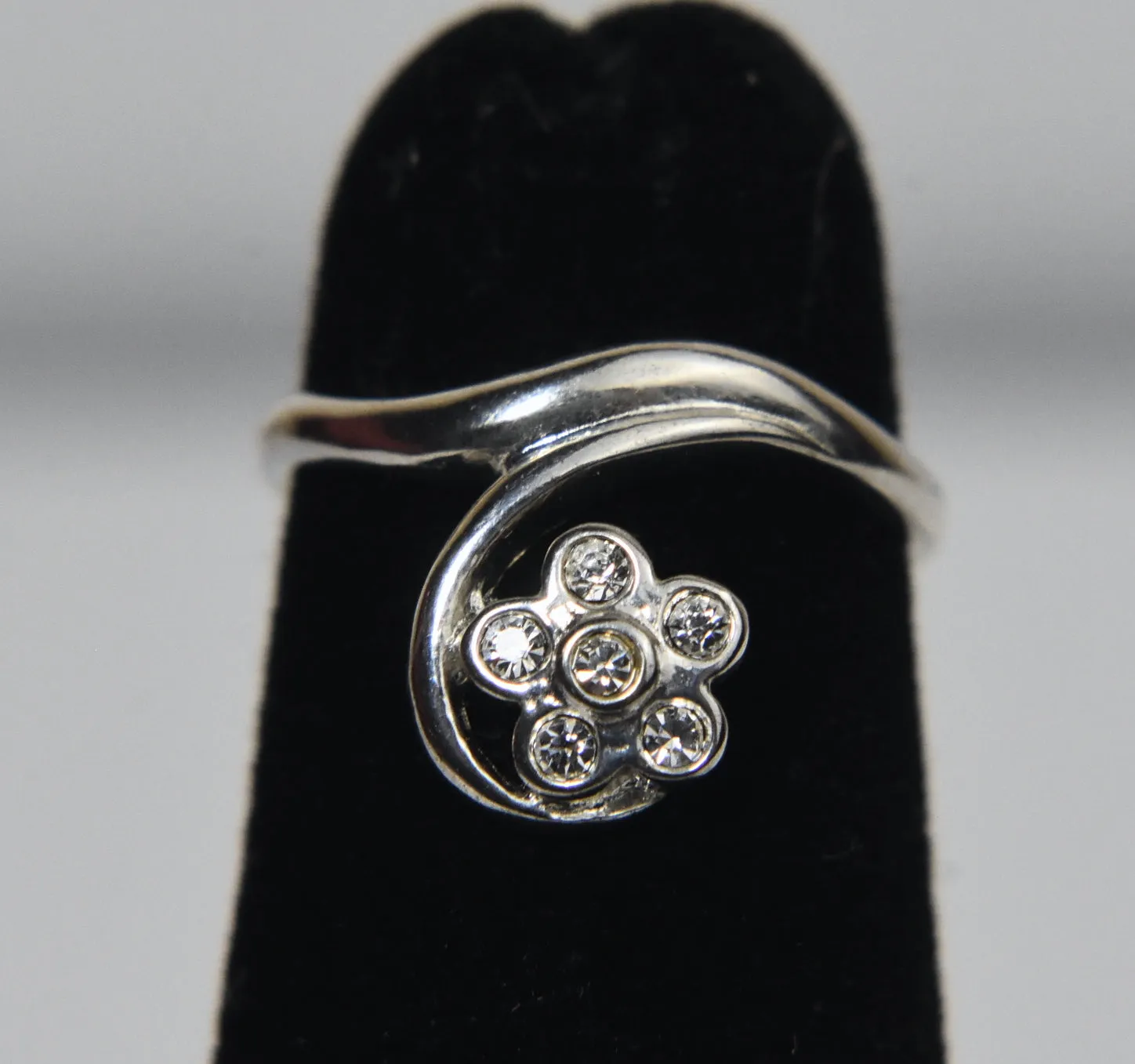 Avon - Sterling Silver Flower Crystal Expandable Toe Ring - Size 1 