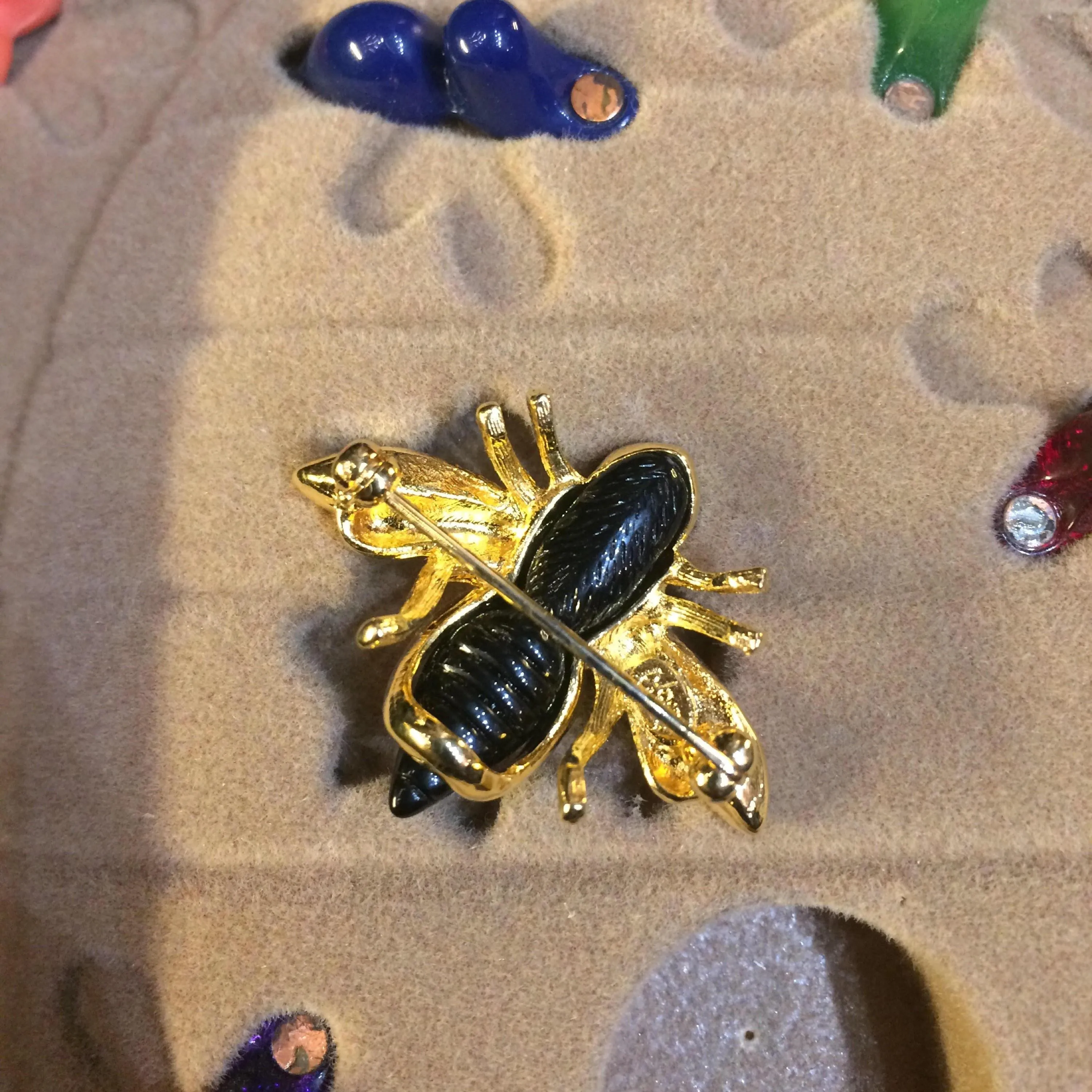 Bee in a beehive brooch by Joan Rivers interchangable colours