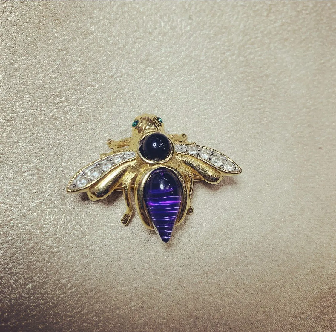 Bee in a beehive brooch by Joan Rivers interchangable colours