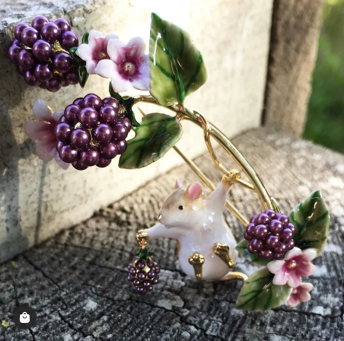 Blackberry & Mouse brooch by Bill Skinner