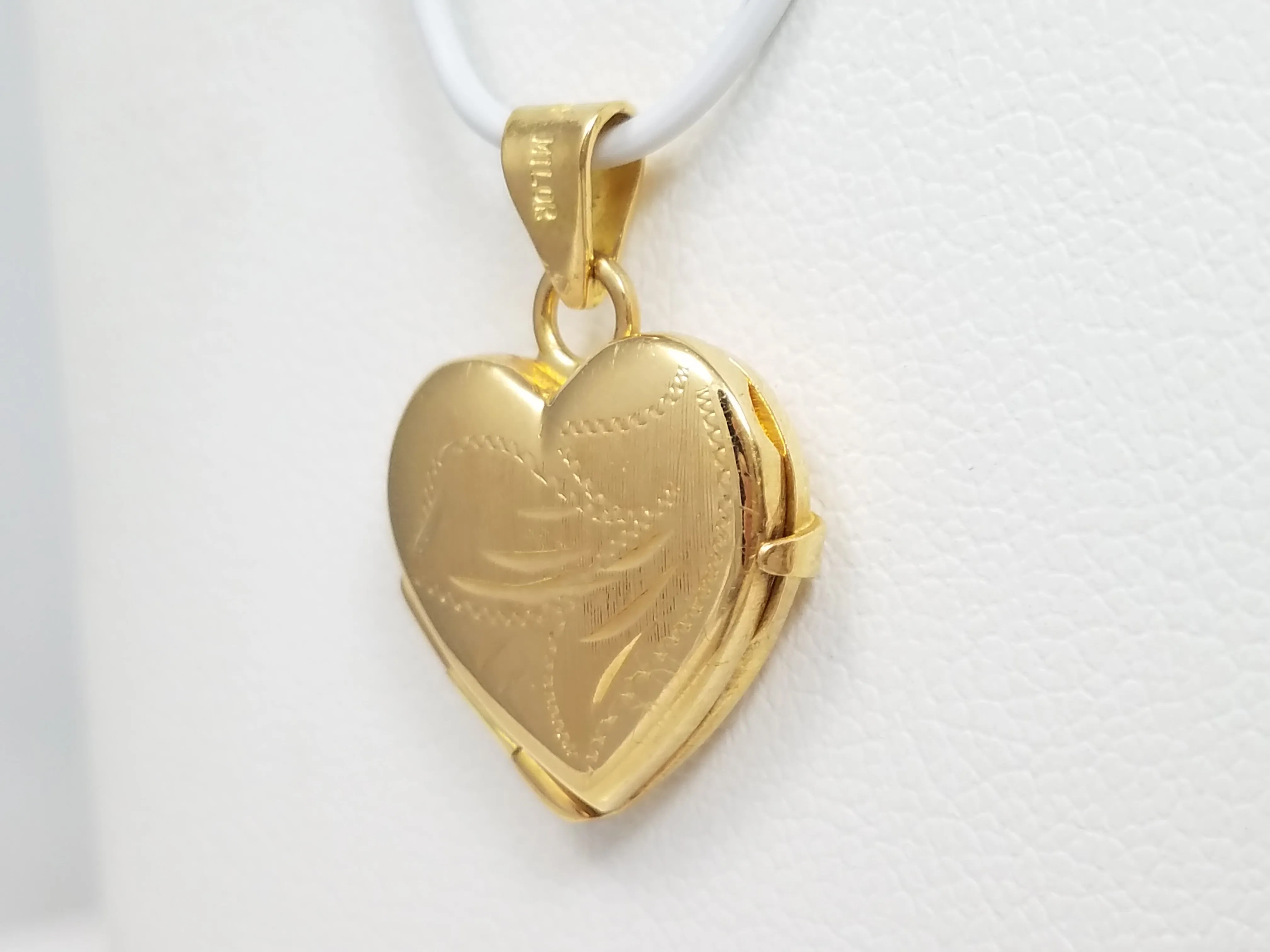 Enchanting 18k Yellow Gold Heart Locket Pendant