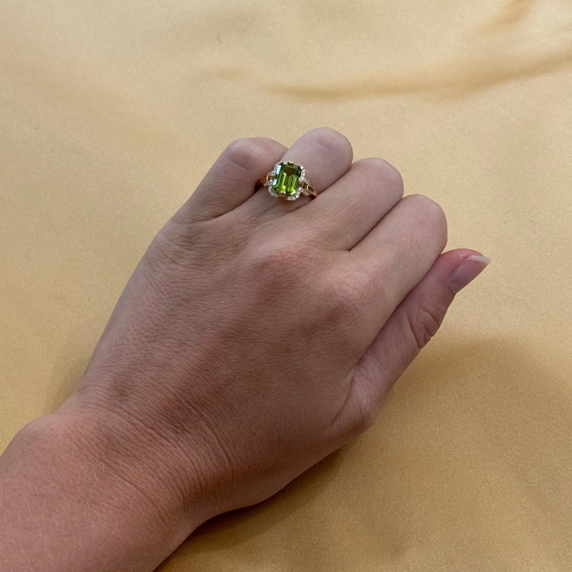 Goshwara Emerald-Cut Peridot & Diamond 18K Gold Ring