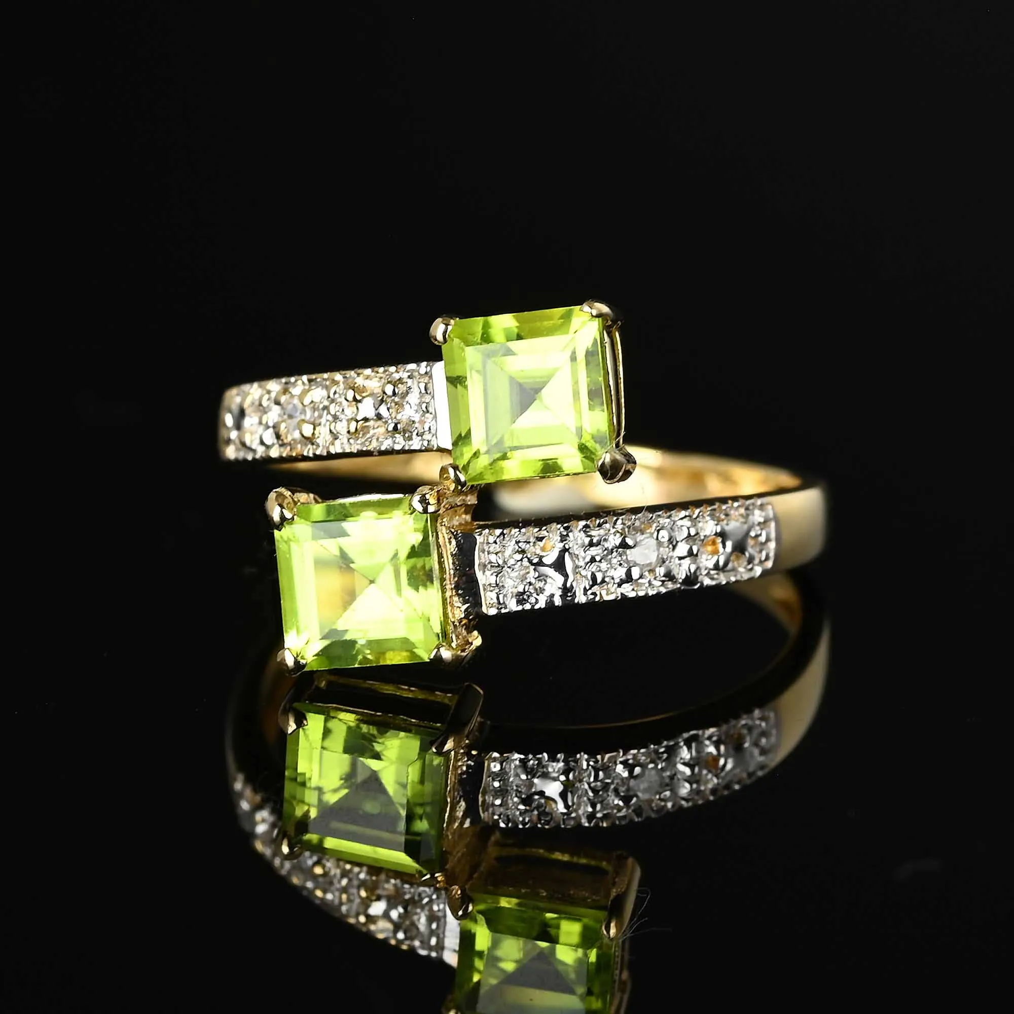 Vintage Bypass Diamond Peridot Ring in Gold