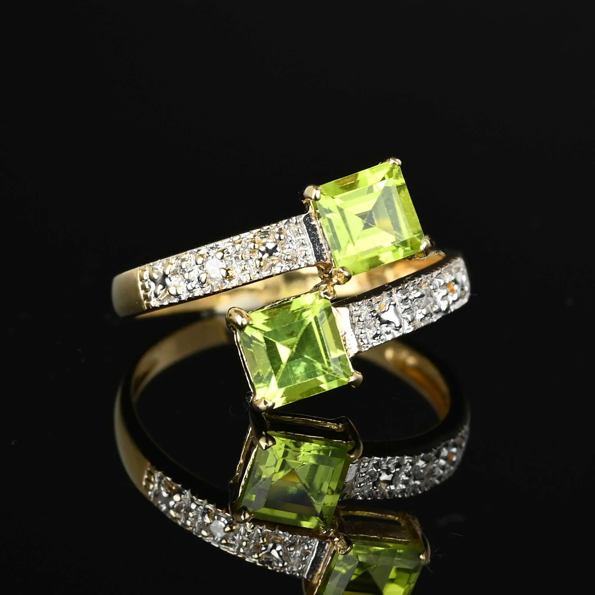 Vintage Bypass Diamond Peridot Ring in Gold